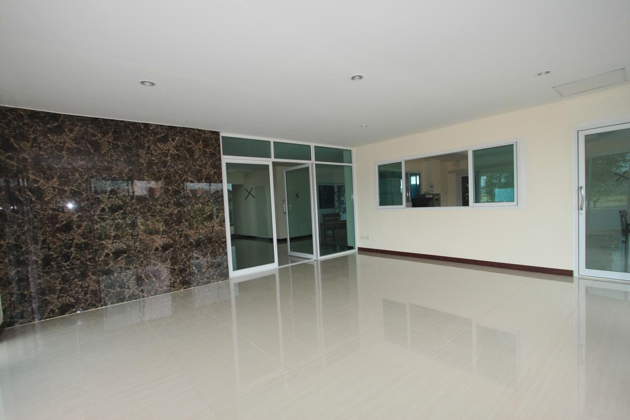 Chantorn Residence Si Racha Esterno foto